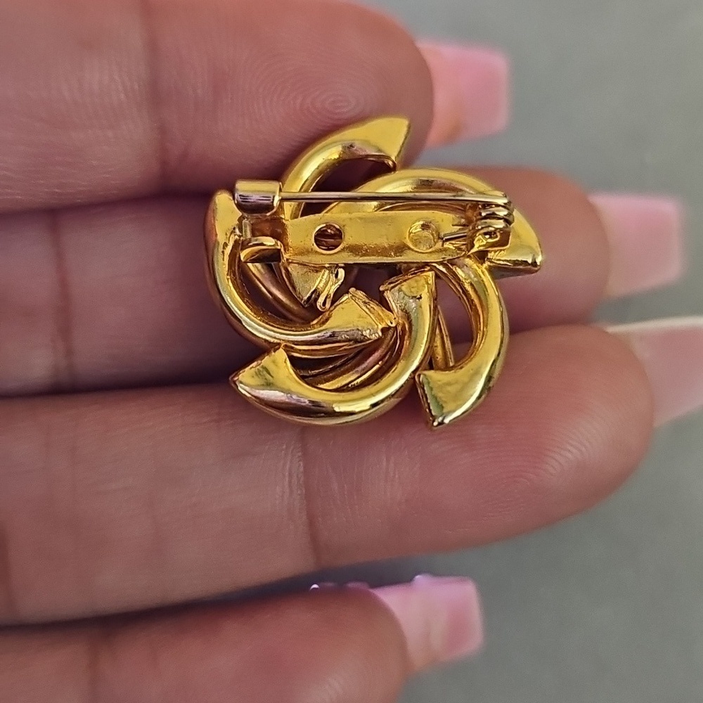 Vintage Pinwheel Flower Brooch - Picture 3 of 5